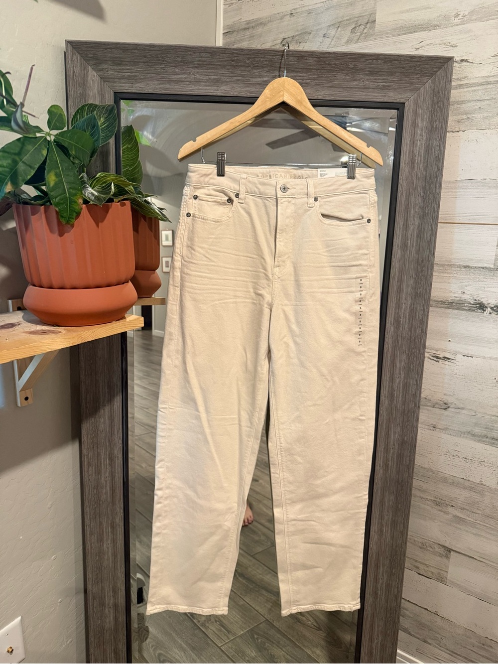 American Eagle Outfitters Off-White High-Rise Jeans